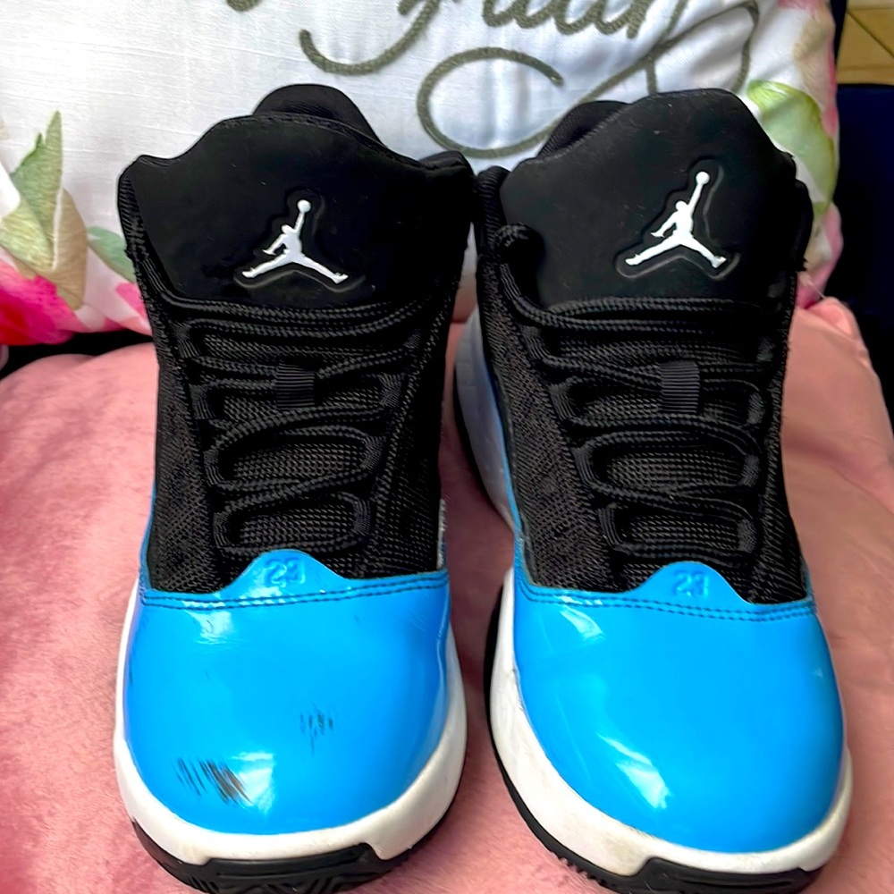 Jordan 23 blue and black size 5Y good condition